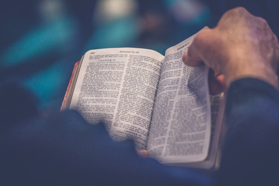 Biblia y materiales de estudio teológico